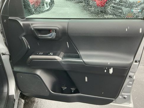 Used 2021 Toyota Tacoma TRD Off-Road image 23