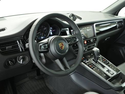 New 2026 Porsche Macan image 4