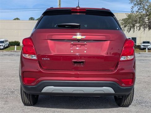 Certified 2022 Chevrolet Trax LT w/ LT Convenience Package image 6