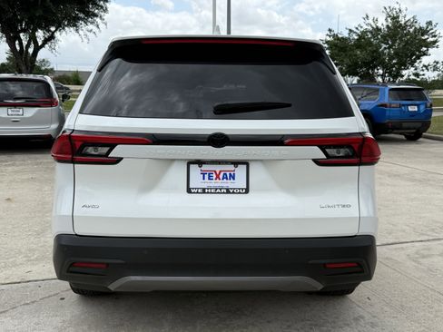 Used 2024 Toyota Grand Highlander AWD image 6