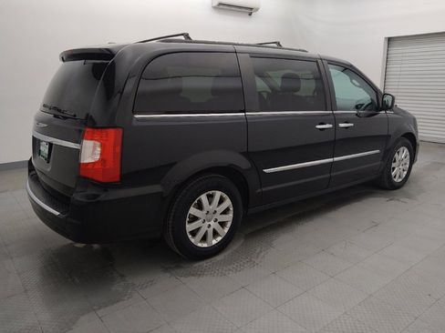 Used 2016 Chrysler Town & Country Touring w/ Driver Convenience Group image 10