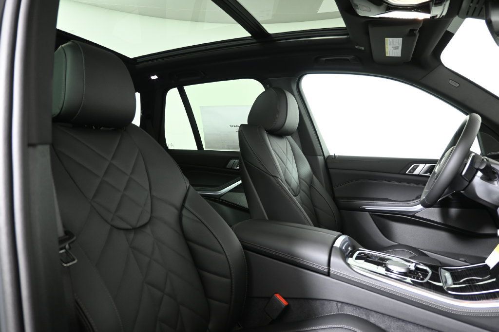 Used 2026 BMW X5 xDrive40i w/ M Sport Package AWD/4WD image 33
