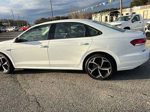 Used 2020 Volkswagen Passat 2.0T R-Line image 8