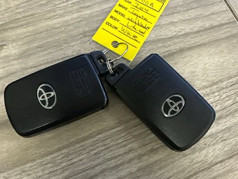 Used 2014 Toyota Highlander Limited FWD image 15