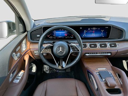 Used 2025 Mercedes-Benz GLE 350 4MATIC w/ AMG Line Exterior image 24