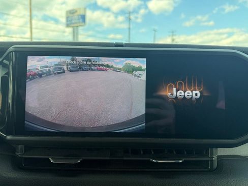 Used 2025 Jeep Wrangler Sport AWD/4WD image 23