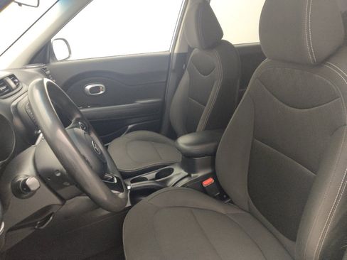 Used 2018 Kia Soul FWD image 17