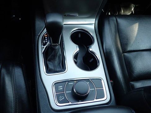 Used 2020 Jeep Grand Cherokee Limited w/ Luxury Group II AWD/4WD image 23