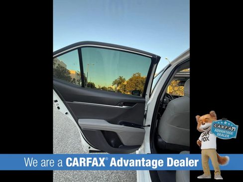 Used 2018 Toyota Camry SE w/ Moonroof Package FWD image 19