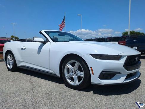 Used 2026 Ford Mustang Convertible RWD image 1