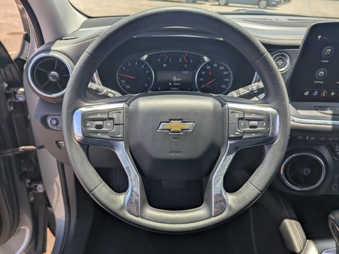 Used 2025 Chevrolet Blazer LT FWD image 14