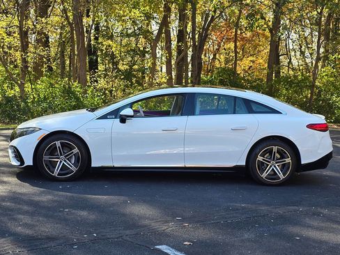 Used 2023 Mercedes-Benz EQS 580 4MATIC Sedan image 3