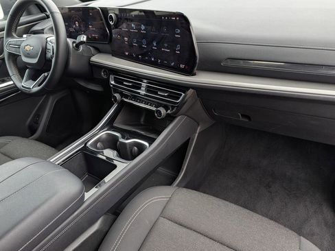 Used 2025 Chevrolet Traverse LT image 34