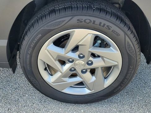 Certified 2025 Hyundai Kona SE image 6