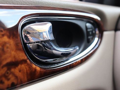 Used 2004 Jaguar XJ8 RWD image 26