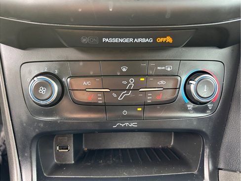 Used 2015 Ford Focus SE w/ Equipment Group 201A image 24