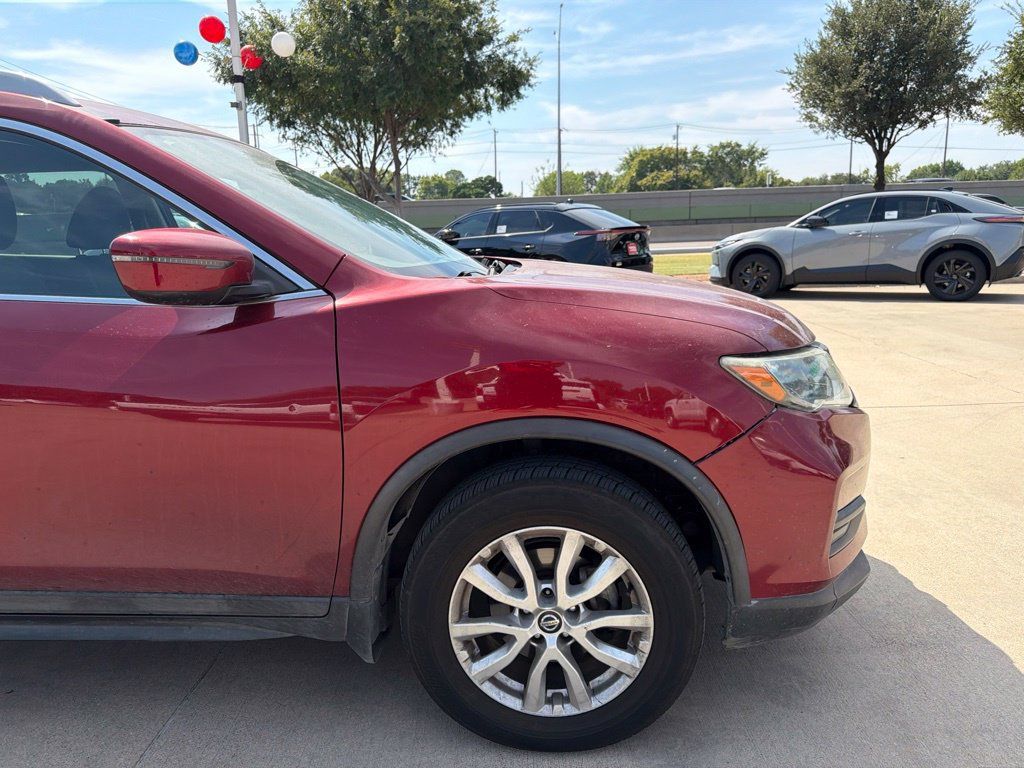 Used 2018 Nissan Rogue SV AWD/4WD image 13