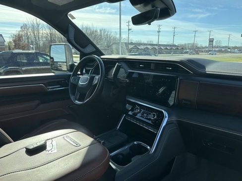 Used 2025 GMC Sierra 3500 Denali Ultimate image 9