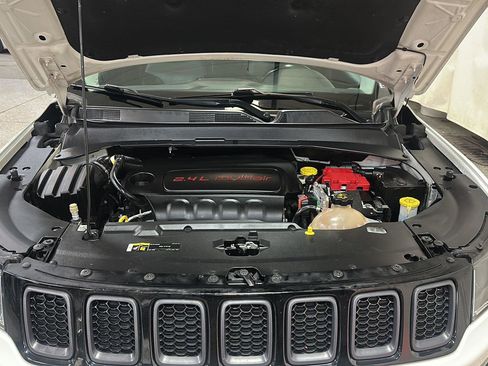 Used 2020 Jeep Compass Trailhawk image 10