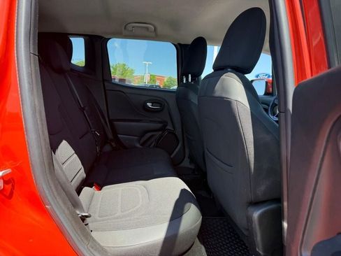 Used 2017 Jeep Renegade Altitude AWD/4WD image 11