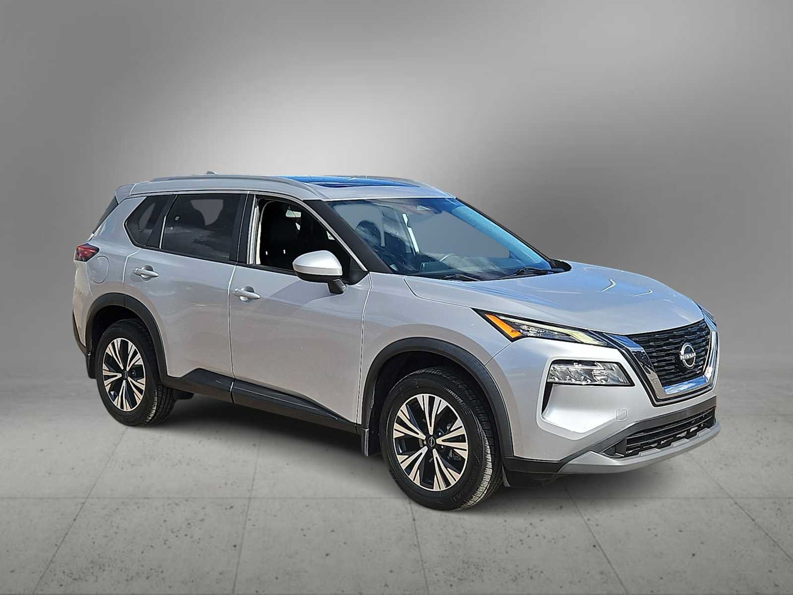 Used 2023 Nissan Rogue SV w/ SV Premium B Package FWD image 2