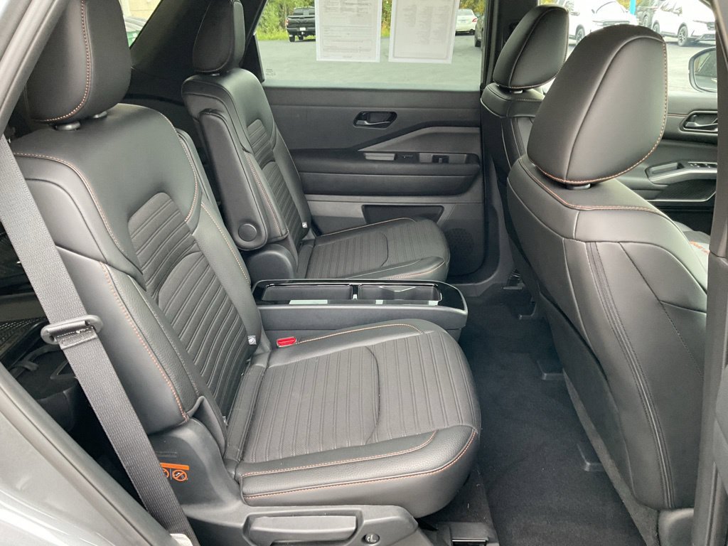 Used 2025 Nissan Pathfinder Rock Creek AWD/4WD image 19