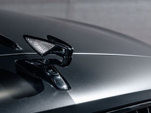 Used 2022 Bentley Flying Spur Plug-In Hybrid image 34