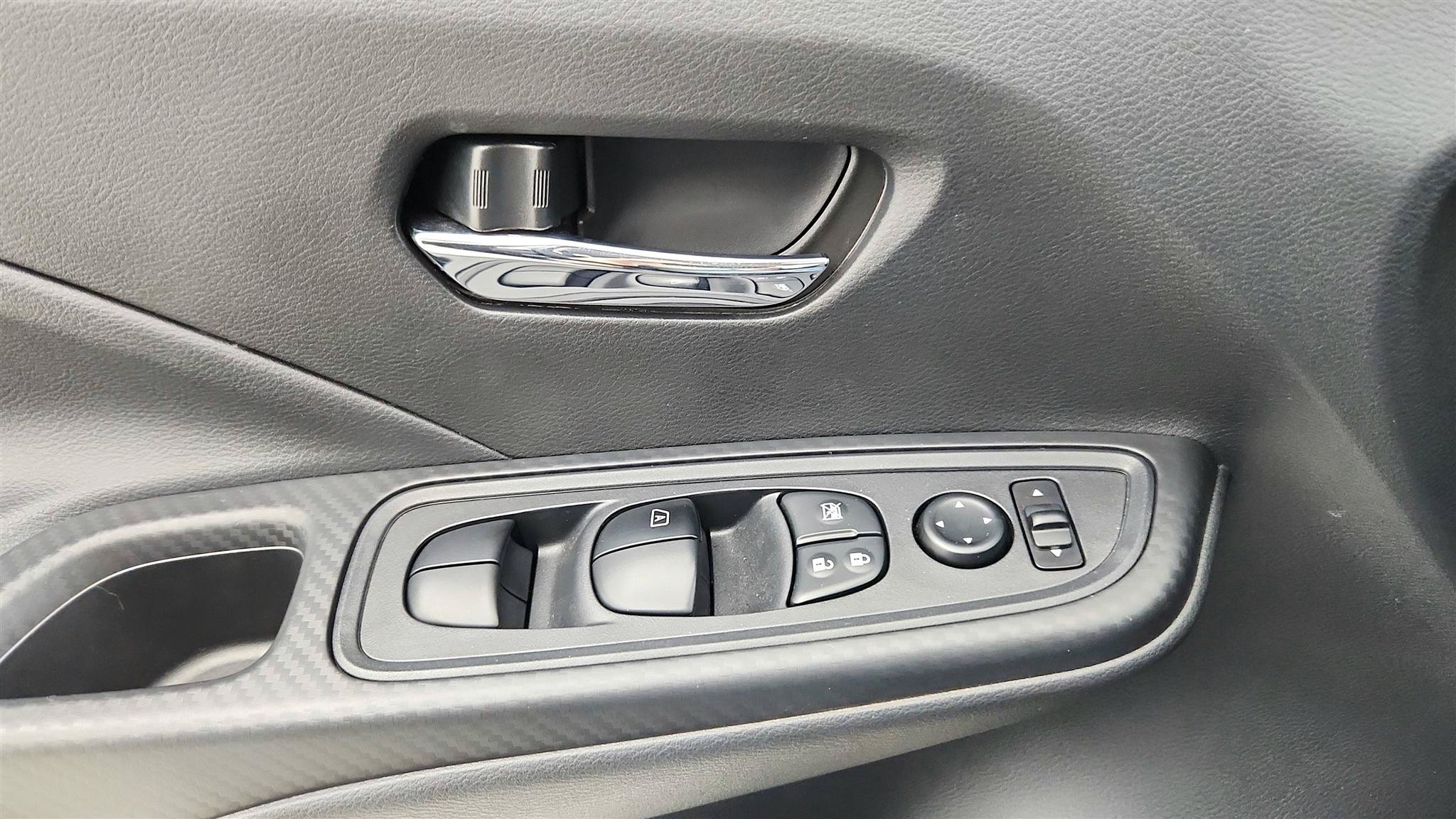 Used 2025 Nissan Versa SV w/ Trunk Package FWD image 22