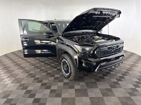 Used 2024 Toyota Tacoma TRD Off-Road w/ TRD Off Road Upgrade Package AWD/4WD image 15