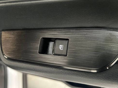 Used 2025 Nissan Kicks SV AWD/4WD image 26