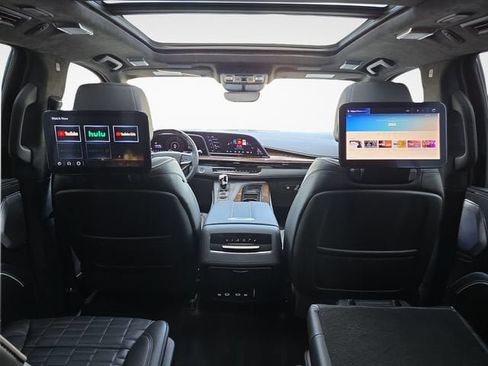 Used 2023 Cadillac Escalade Sport Platinum RWD image 12