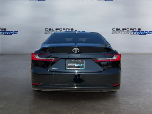 Used 2025 Toyota Camry XLE FWD image 6