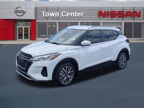 Certified 2024 Nissan Kicks SV FWD image 3