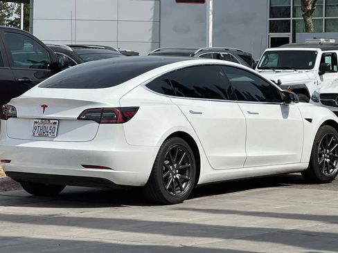 Used 2019 Tesla Model 3 Standard Range image 3