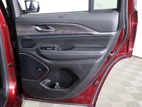 Used 2023 Jeep Grand Cherokee Overland w/ Adv Protech Group III image 31