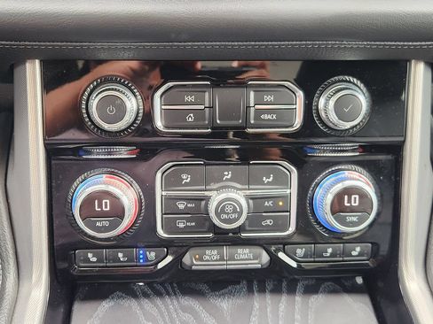 Used 2022 GMC Yukon Denali RWD image 17