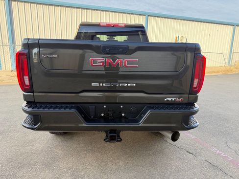 Used 2023 GMC Sierra 2500 AT4 image 7
