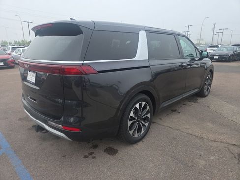Used 2024 Kia Carnival EX FWD image 5