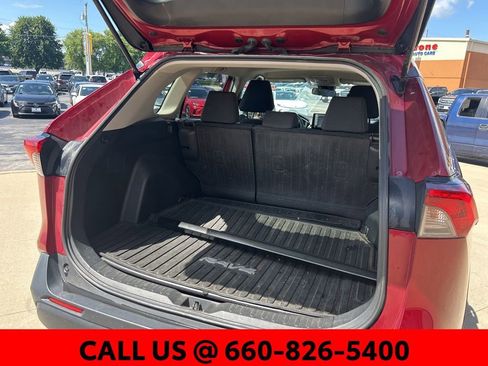 Used 2019 Toyota RAV4 LE w/ All Weather Liner Package AWD/4WD image 10