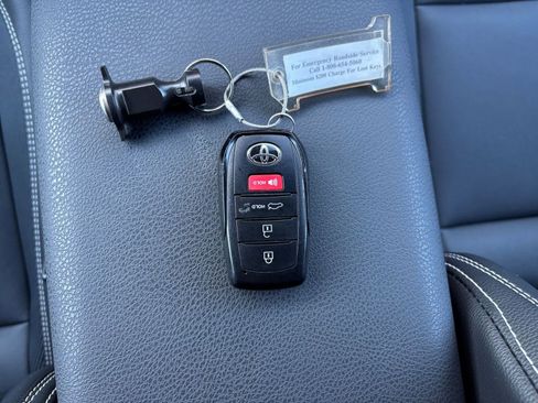 Used 2025 Toyota Camry SE image 22