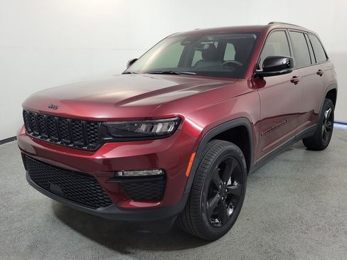 Used 2023 Jeep Grand Cherokee Limited w/ Black Appearance Package RWD image 4