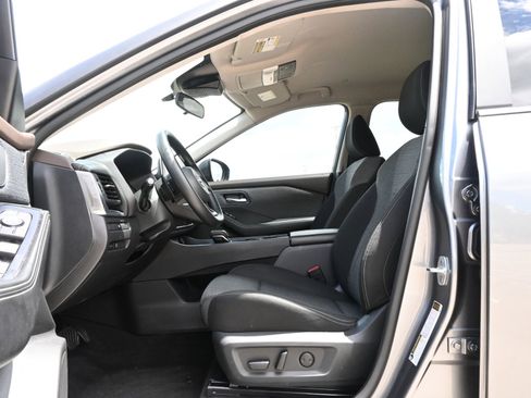 Used 2023 Nissan Rogue SV AWD/4WD image 17