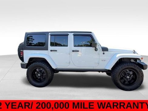 Used 2017 Jeep Wrangler Unlimited Sahara w/ Connectivity Group AWD/4WD image 9