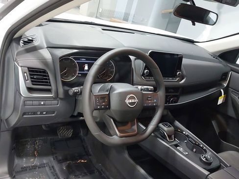 New 2026 Nissan Rogue SV AWD/4WD image 18