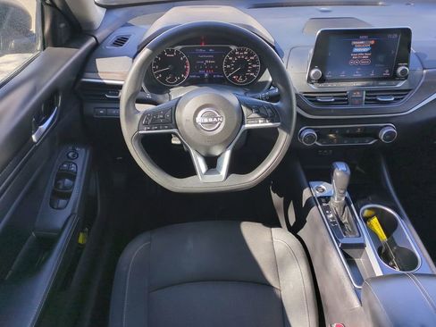 Used 2024 Nissan Altima 2.5 SV image 15