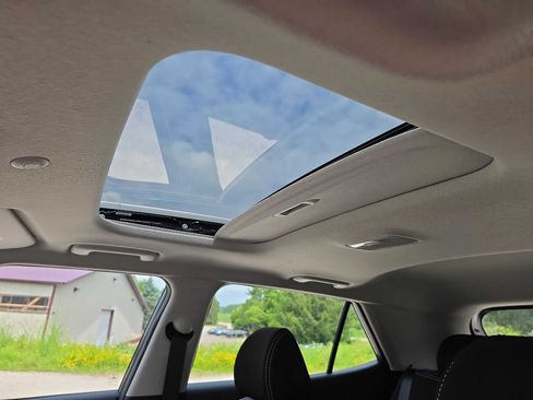 Used 2025 Hyundai Venue SEL FWD image 18