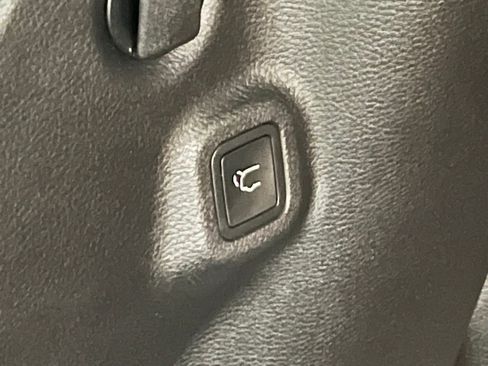 Used 2019 Jeep Compass Limited image 38