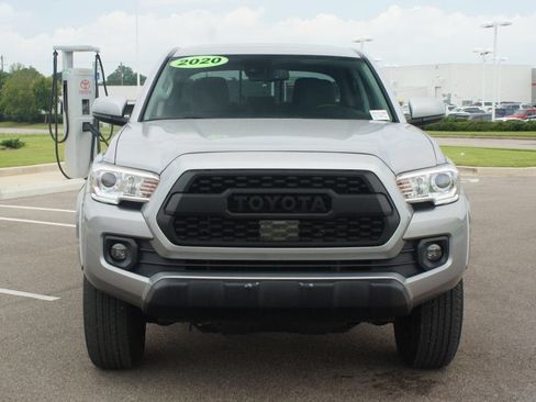 Used 2020 Toyota Tacoma SR5 RWD image 24