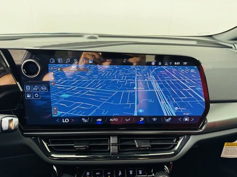 Used 2025 Chevrolet Equinox EV RS image 18