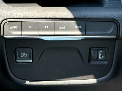 Certified 2021 Cadillac Escalade Premium Luxury AWD/4WD image 33